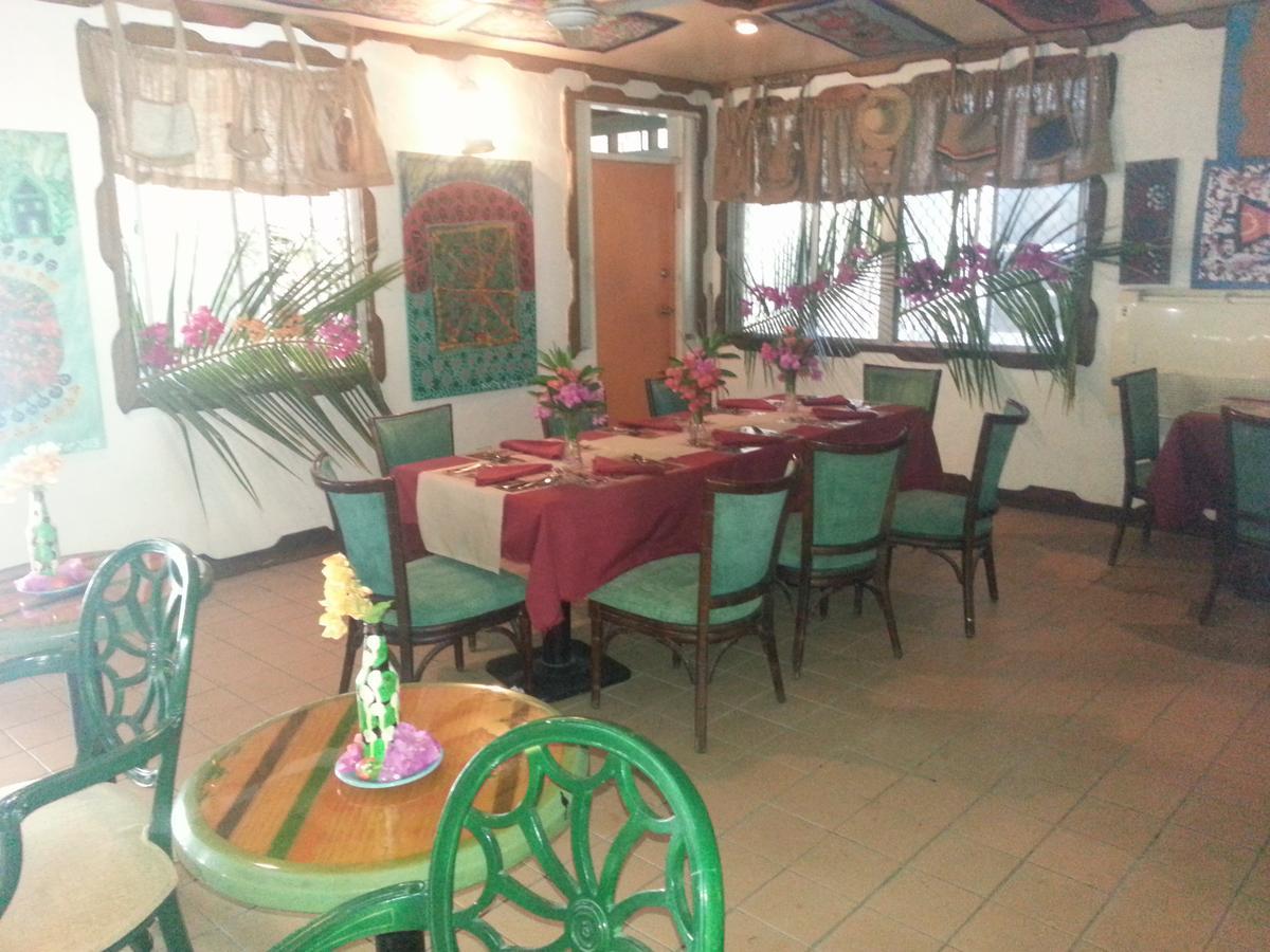Nettie'S Different Of Nassau Casuarina'S Hotel Exterior photo