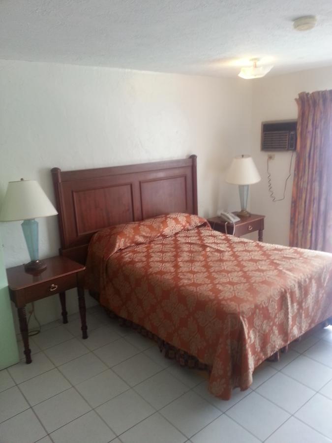 Nettie'S Different Of Nassau Casuarina'S Hotel Exterior photo