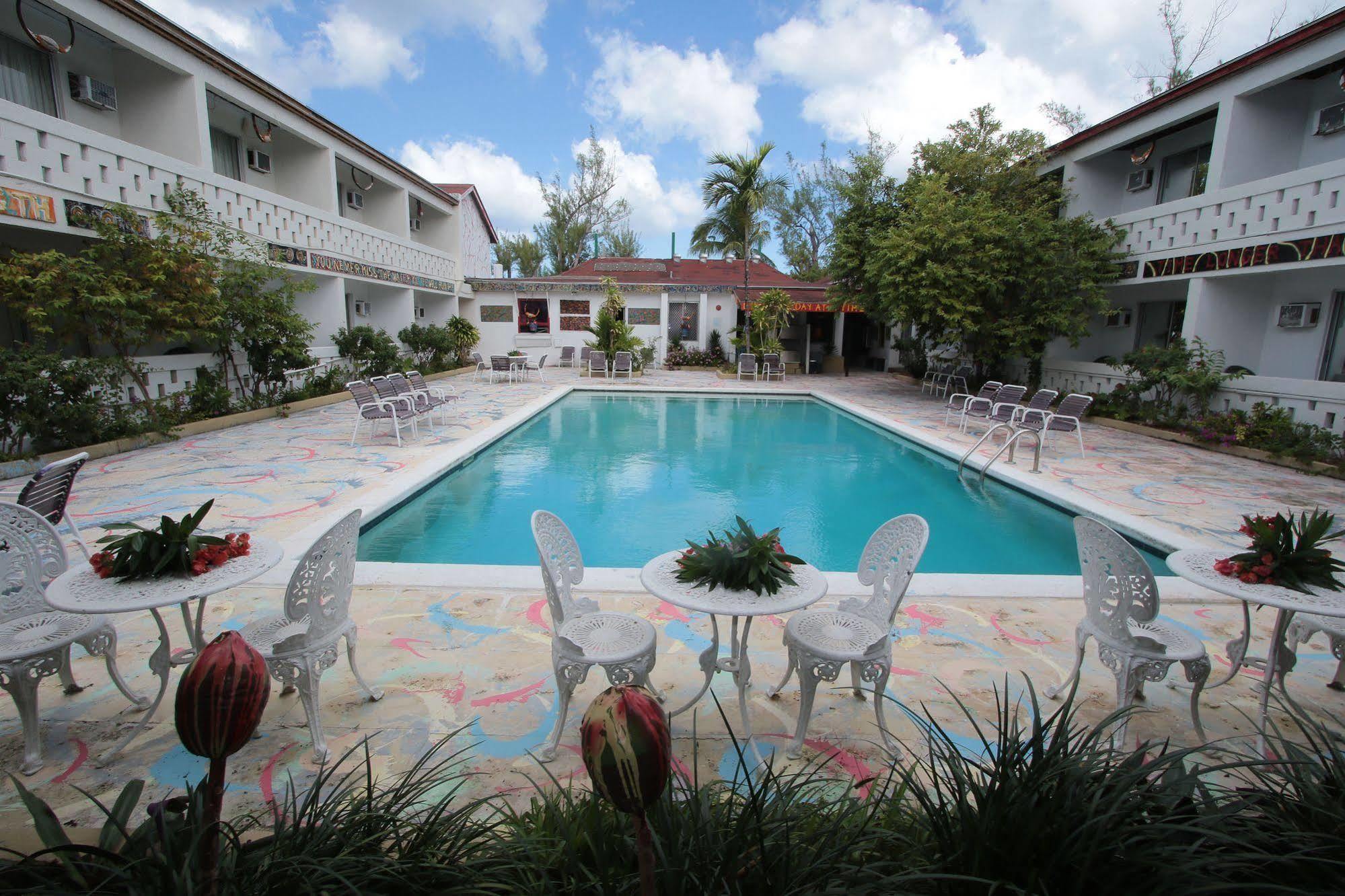 Nettie'S Different Of Nassau Casuarina'S Hotel Exterior photo