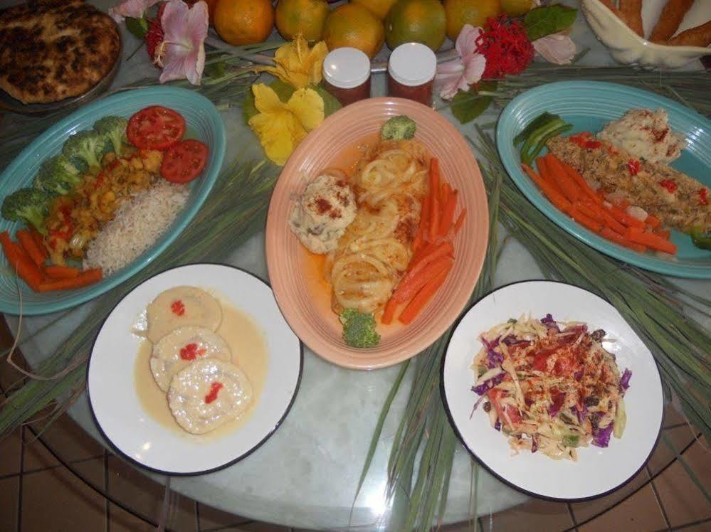 Nettie'S Different Of Nassau Casuarina'S Hotel Exterior photo